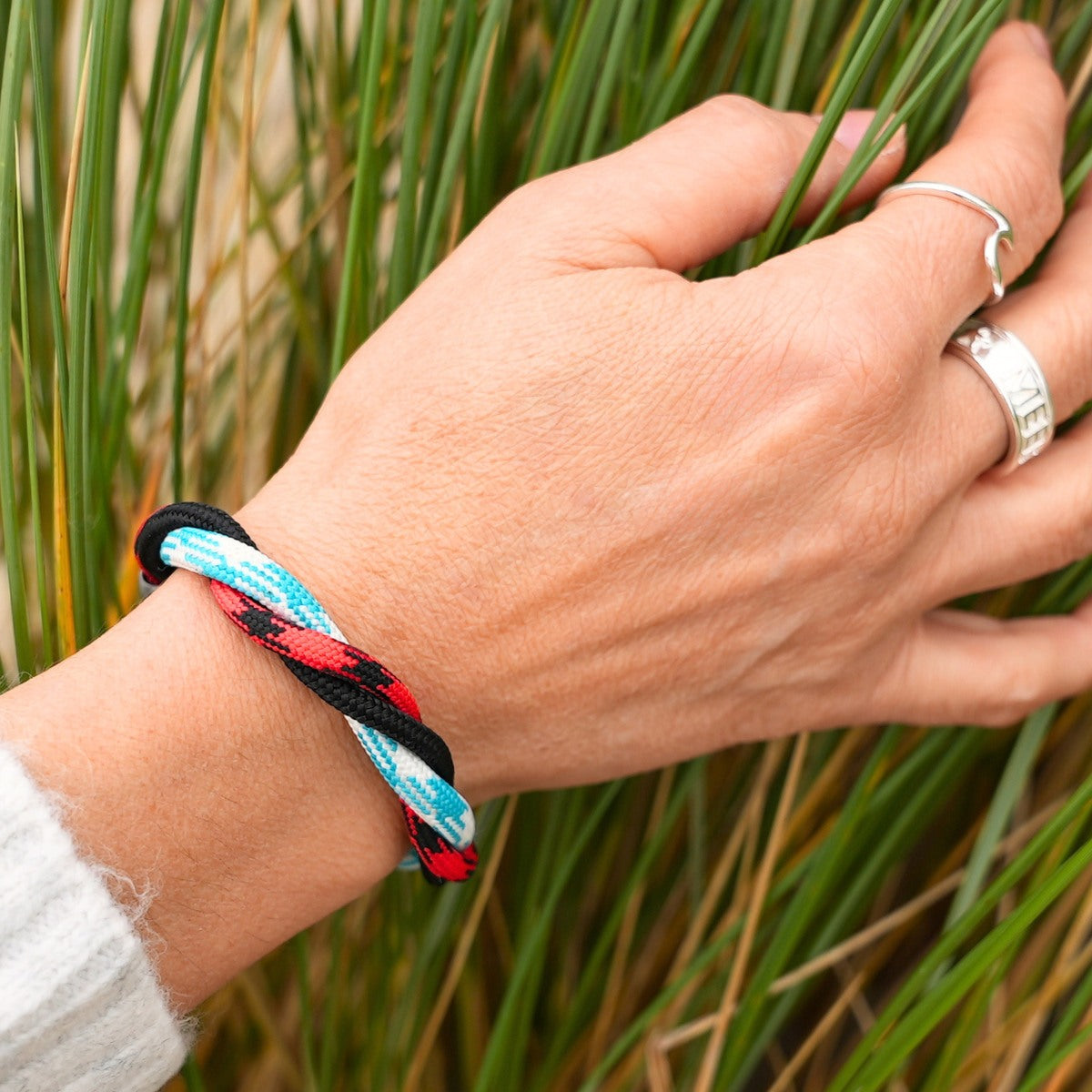 Sail rope bracelet with charms / Blue