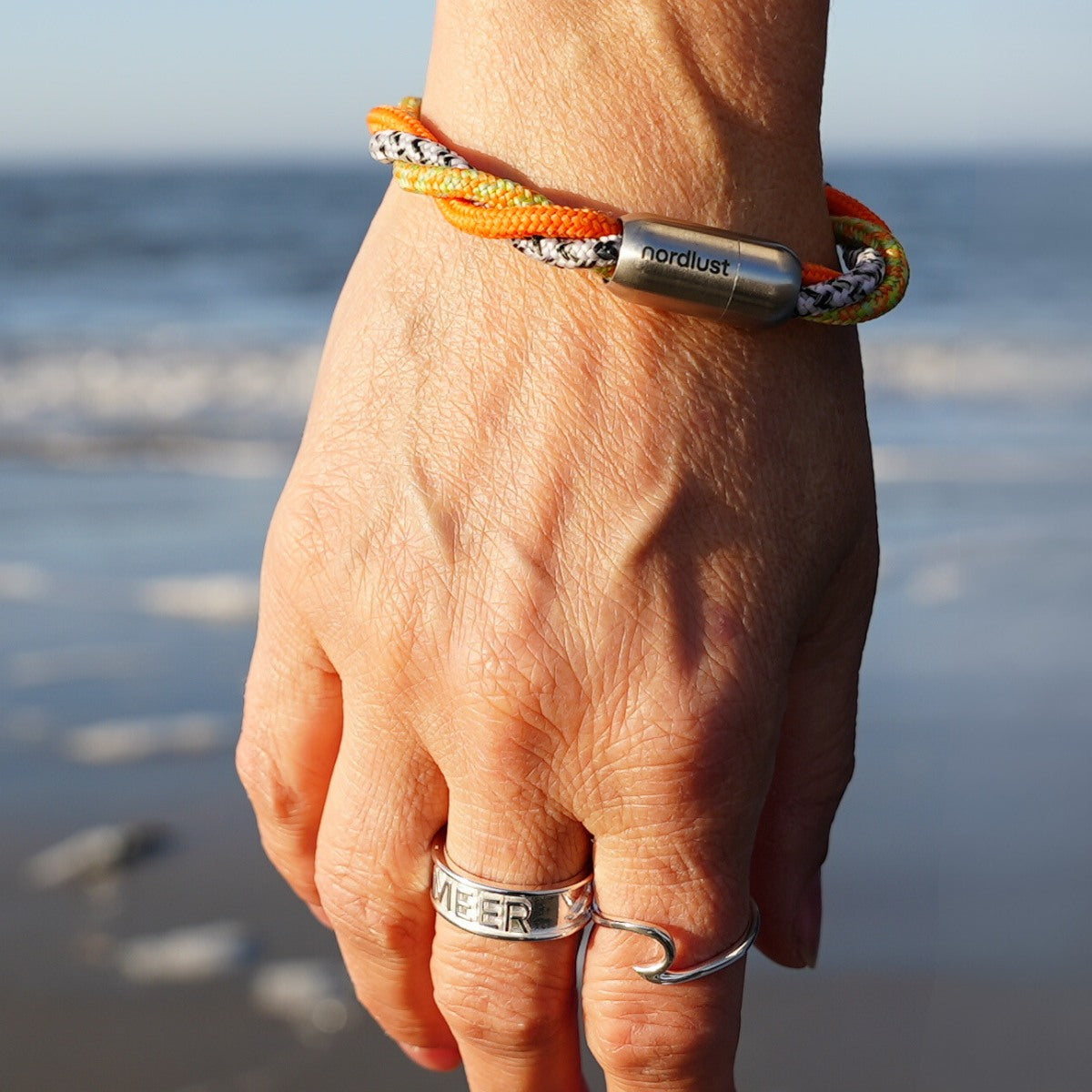 Sail rope bracelet with charms / Orange