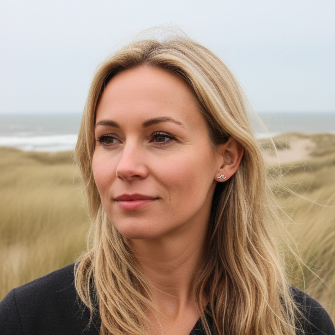 Ear Studs Wave - silver