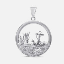 Runder Anhänger aus Silber mit Anker, Seestern und maritiven Strandmotiven.