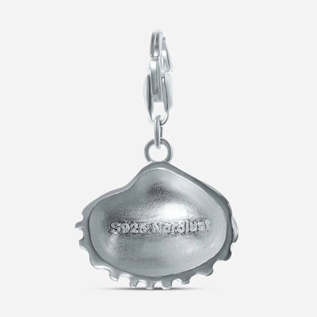 Silberner Herzmuschel-Anhänger aus maritimem Schmuck mit Karabinerverschluss.