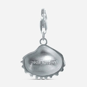 Silberner Herzmuschel-Anhänger aus maritimem Schmuck mit Karabinerverschluss.