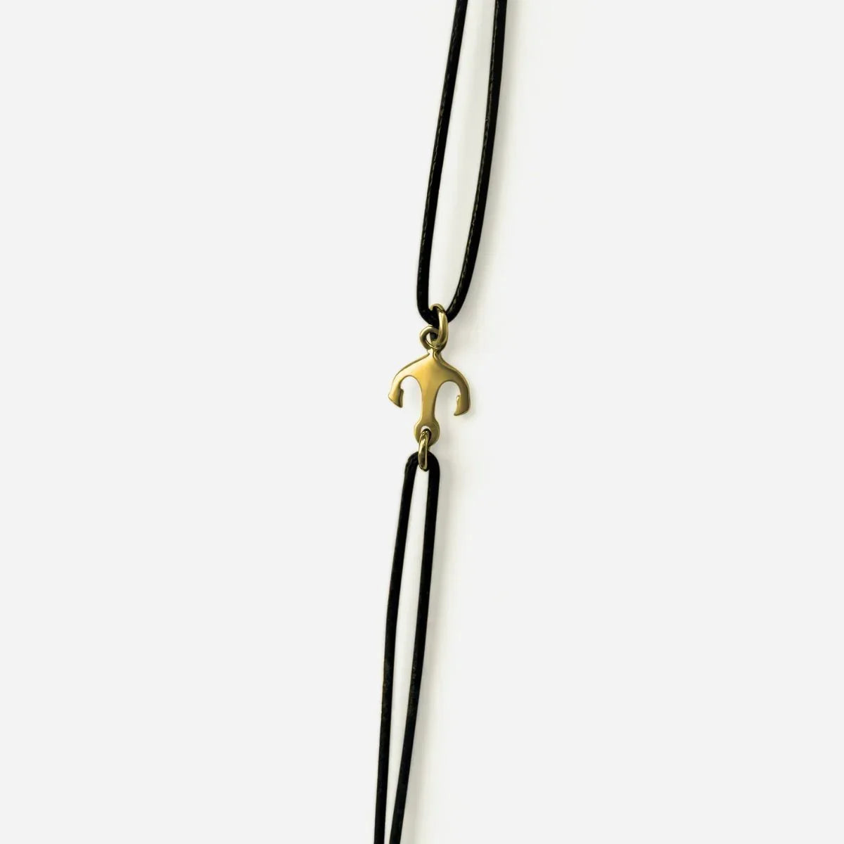 Schwarzes Lederarmband mit goldfarbenem Anker-Anhänger, maritimer Schmuck