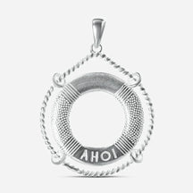 Silberner Anhänger in Rettungsring-Form mit maritimer Verzierung und der Aufschrift AHOI.
