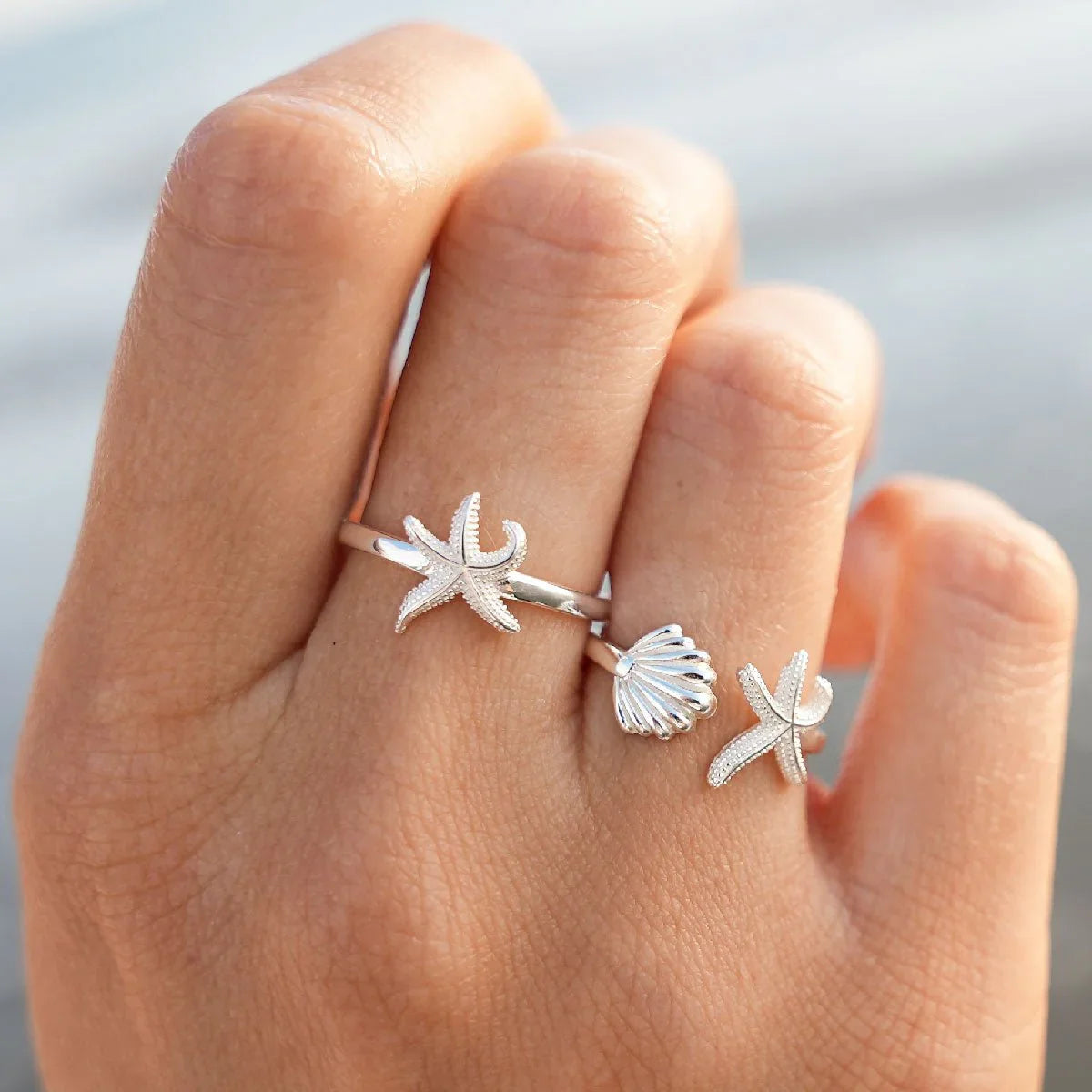 Silberringe mit Seestern- und Muscheldesign, maritimer Schmuck am Finger