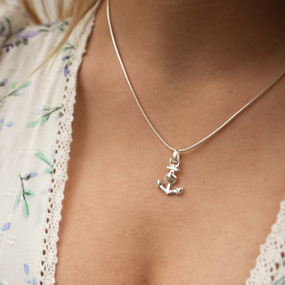 Anchor with shell - silver